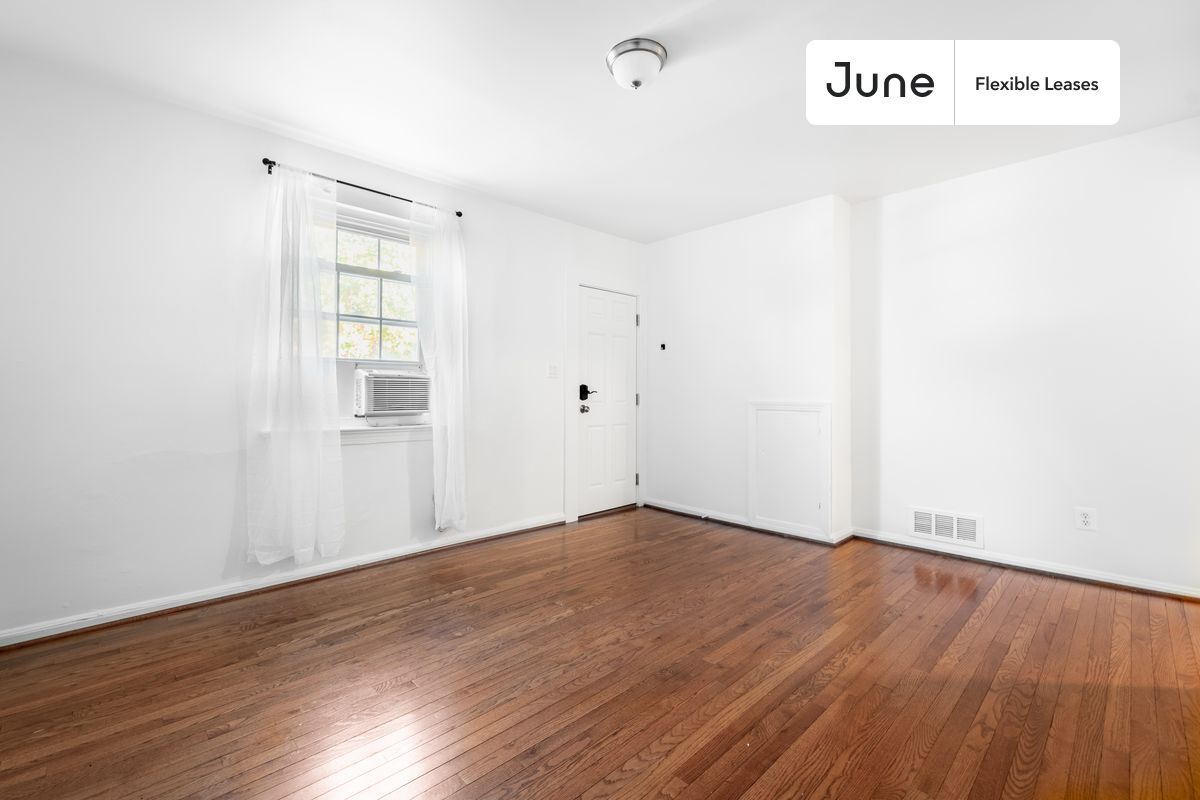 Building Photo - 1105 16th St NE