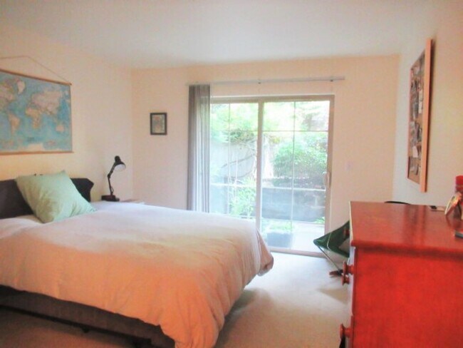 Building Photo - 2Bd/2Ba Seattle Condo