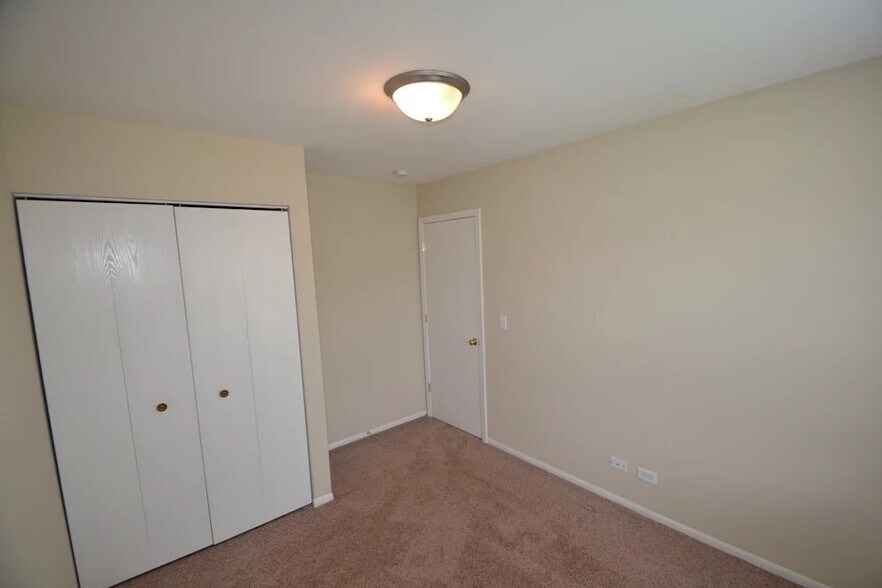 Building Photo - 1405 N Parkview Terrace