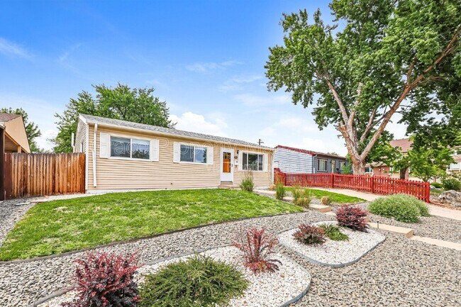 Building Photo - 1611 S Julian Way