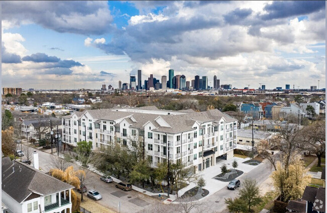 Building Photo - White Oak Highline