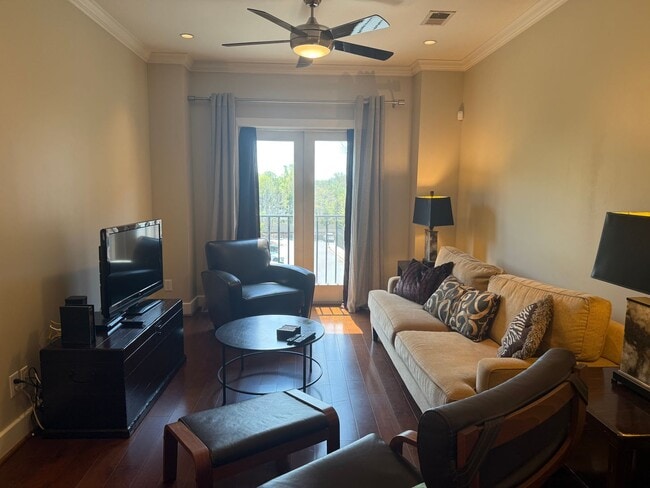 Building Photo - 2 Bedroom in Winstead Commons! Convenient to Lawndale Dr, Battleground Ave, and More!
