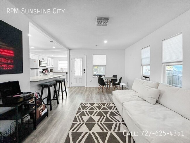 Building Photo - 908 E Cayuga St