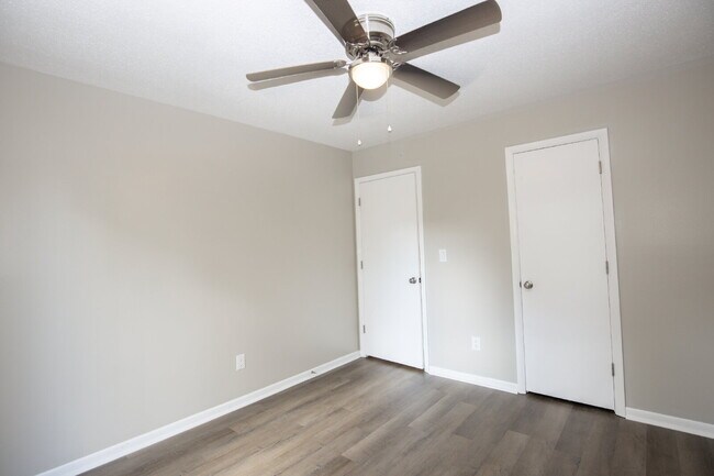Building Photo - "Charming 3-Bedroom Retreat with Granite Touches and Cozy Fireplace on Winchester Rd!"