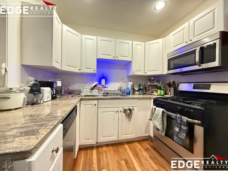 Building Photo - 72 Egmont St