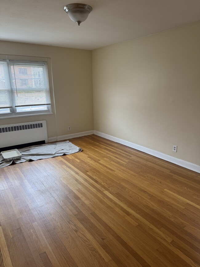 Building Photo - 877 Farmington Ave