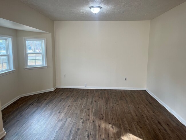 Building Photo - 3 Bedroom Home in Lee County for rent!