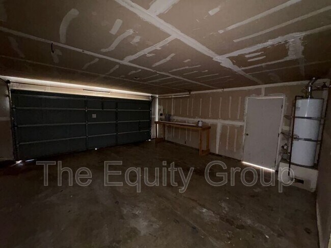 Building Photo - 2210 W Buena Vista Ave
