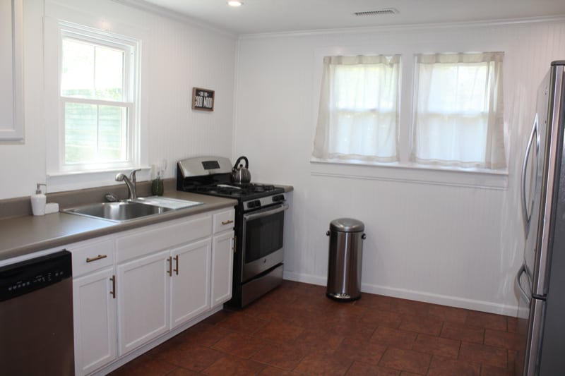 Building Photo - 117 W Poplar St