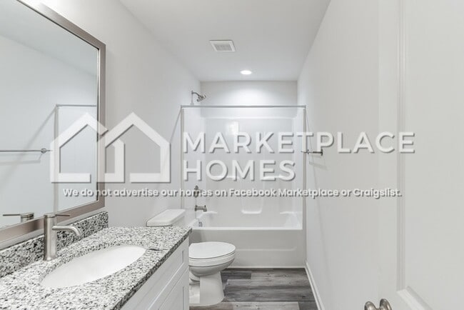 Building Photo - 3719 Oakwood Rd