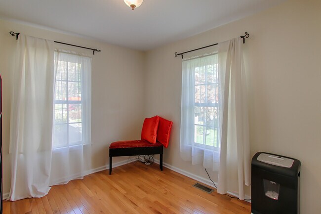 Building Photo - 16 Mendham Ave