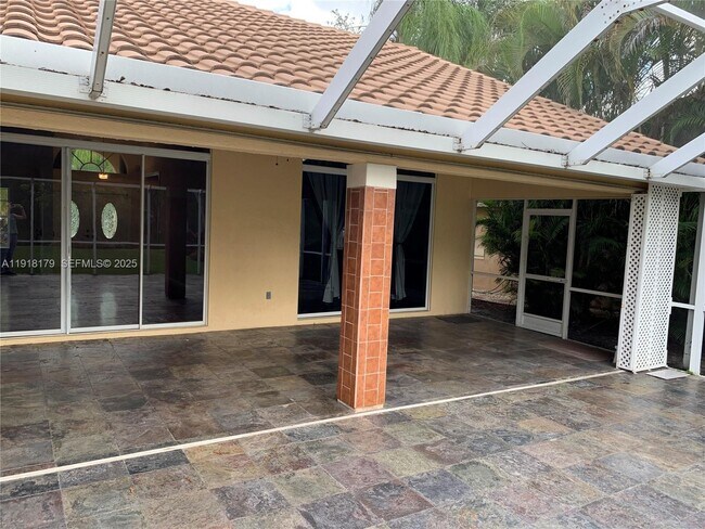 Building Photo - 804 Verona Lake Dr