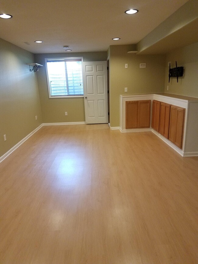 Building Photo - 4902 Algonquin Dr