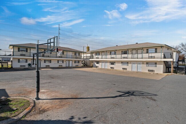 Building Photo - 1820 E Texas St