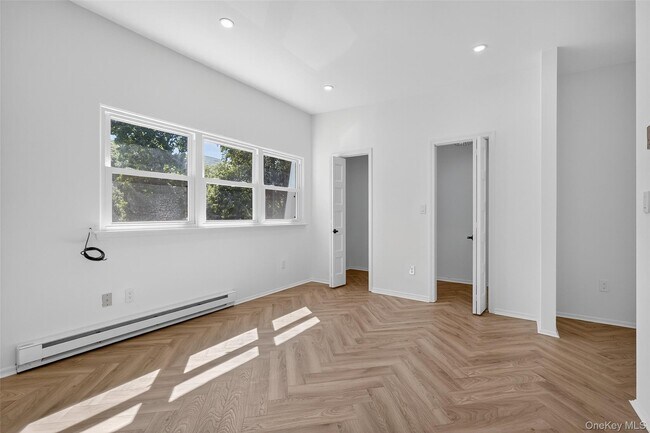 Building Photo - 8 Roundtree Ct