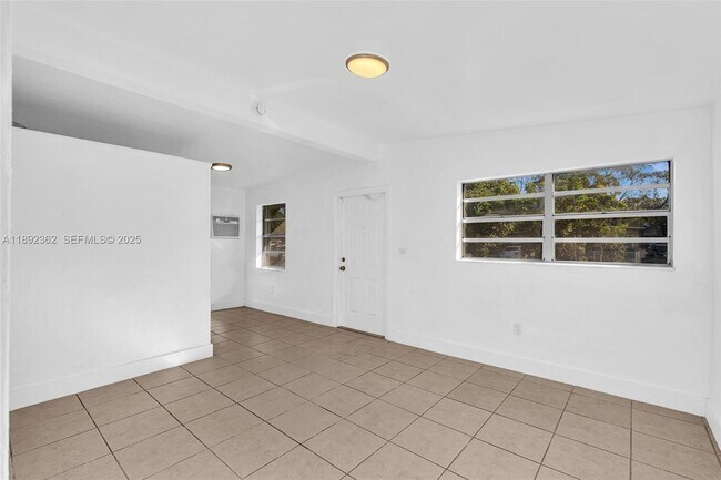 Building Photo - 137 NW 29th Ave