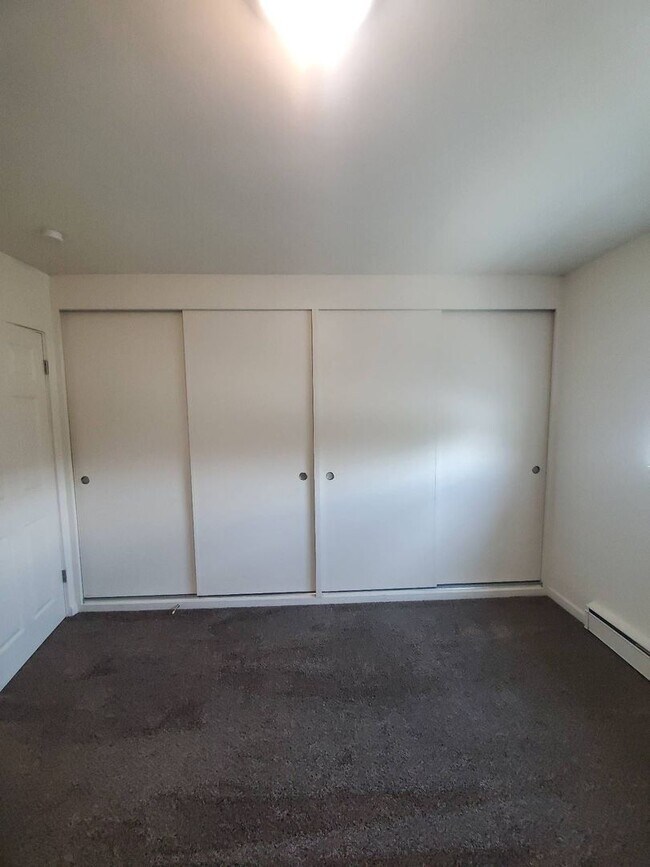 Building Photo - 1 Bedroom Apartment-August rent FREE!
