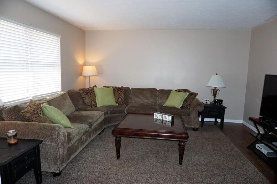 Building Photo - 2536 S McCann Ave