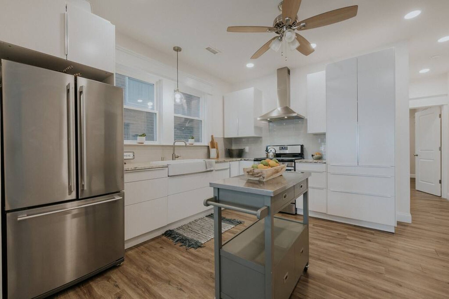 Building Photo - 3 S Surrey Ave