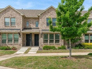 Building Photo - 217 Suma Dr