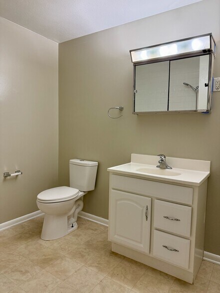 Building Photo - 241 Euclid Ave