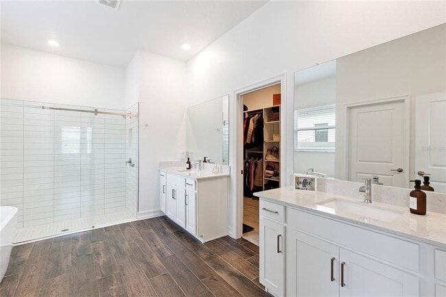 Building Photo - 8692 Little Bluestem Dr