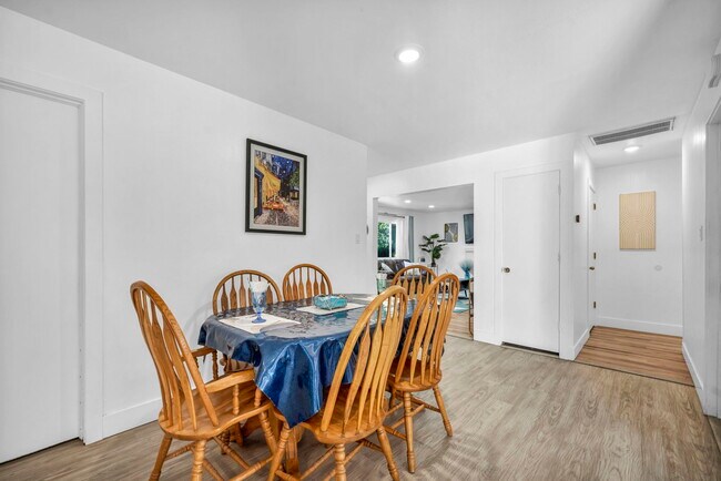 Building Photo - 405 Gregory Way