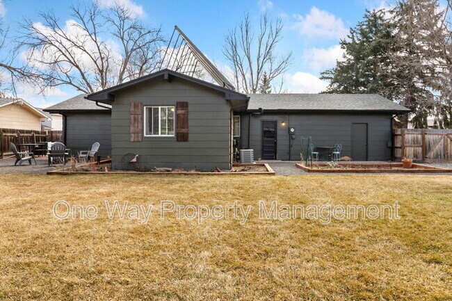 Building Photo - 918 Woodbine Dr