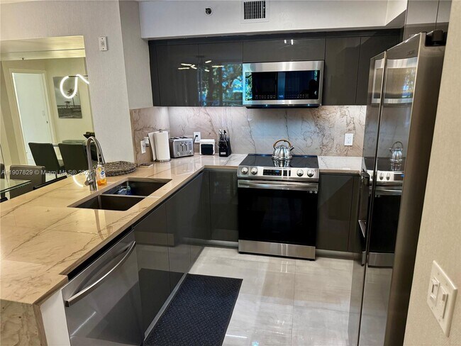 Building Photo - 19555 E Country Club Dr