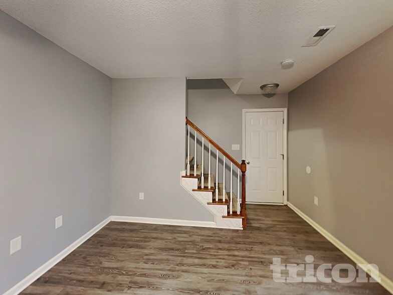 Building Photo - 7284 Green Meadow Ct