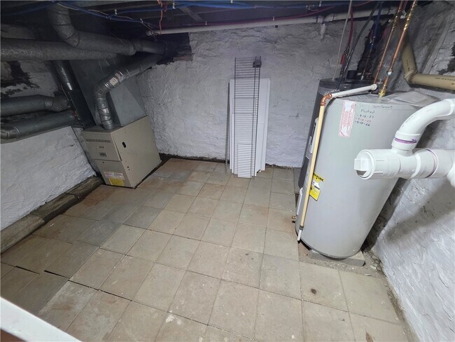 Building Photo - 311 Woodview Ave