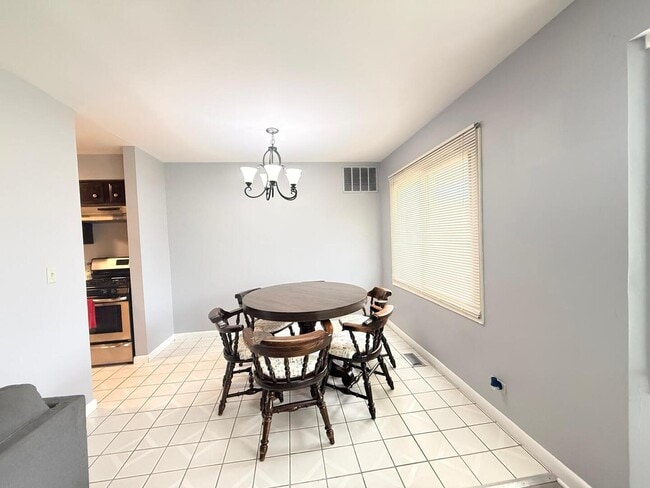 Building Photo - 3108 Roberts Dr
