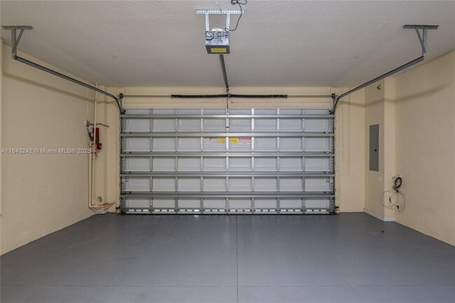 Building Photo - 2969 St Thomas Dr