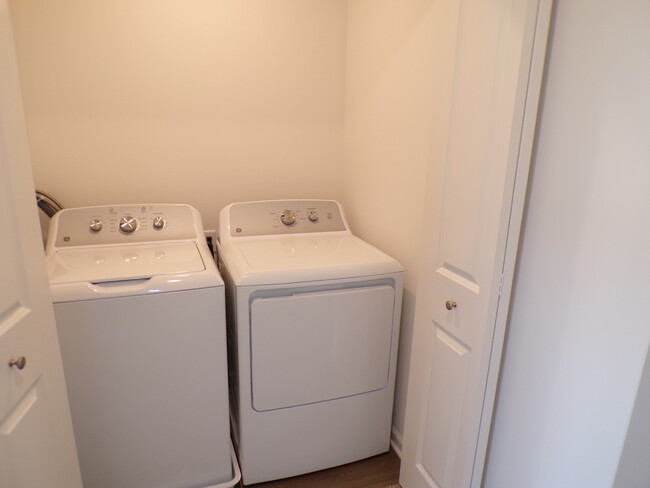 Building Photo - 6610 Linden Trl