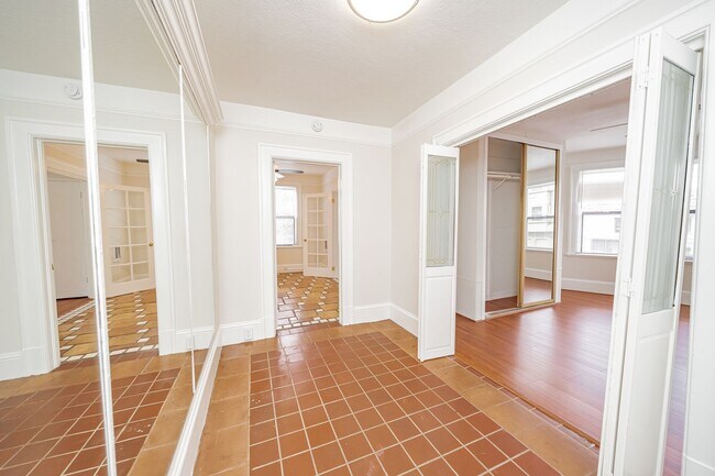 Building Photo - 4056 Piedmont Ave