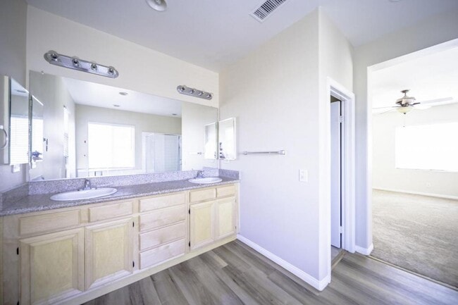 Building Photo - 36425 Fallingstar Pl