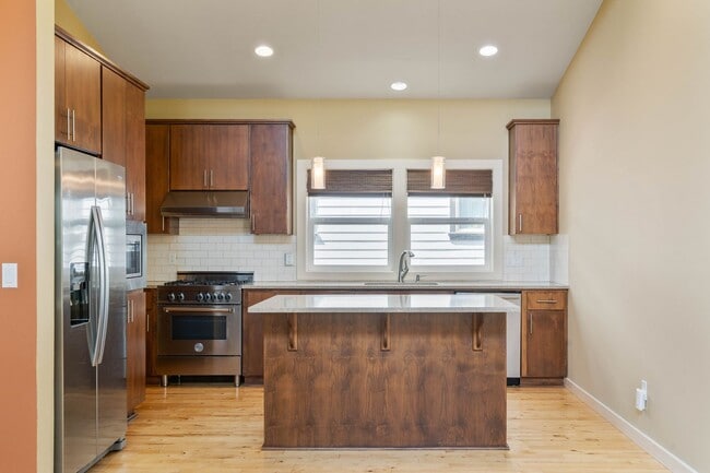 Building Photo - Beautiful 3-bdrm/2.5-bath in Beaumont-Wils...
