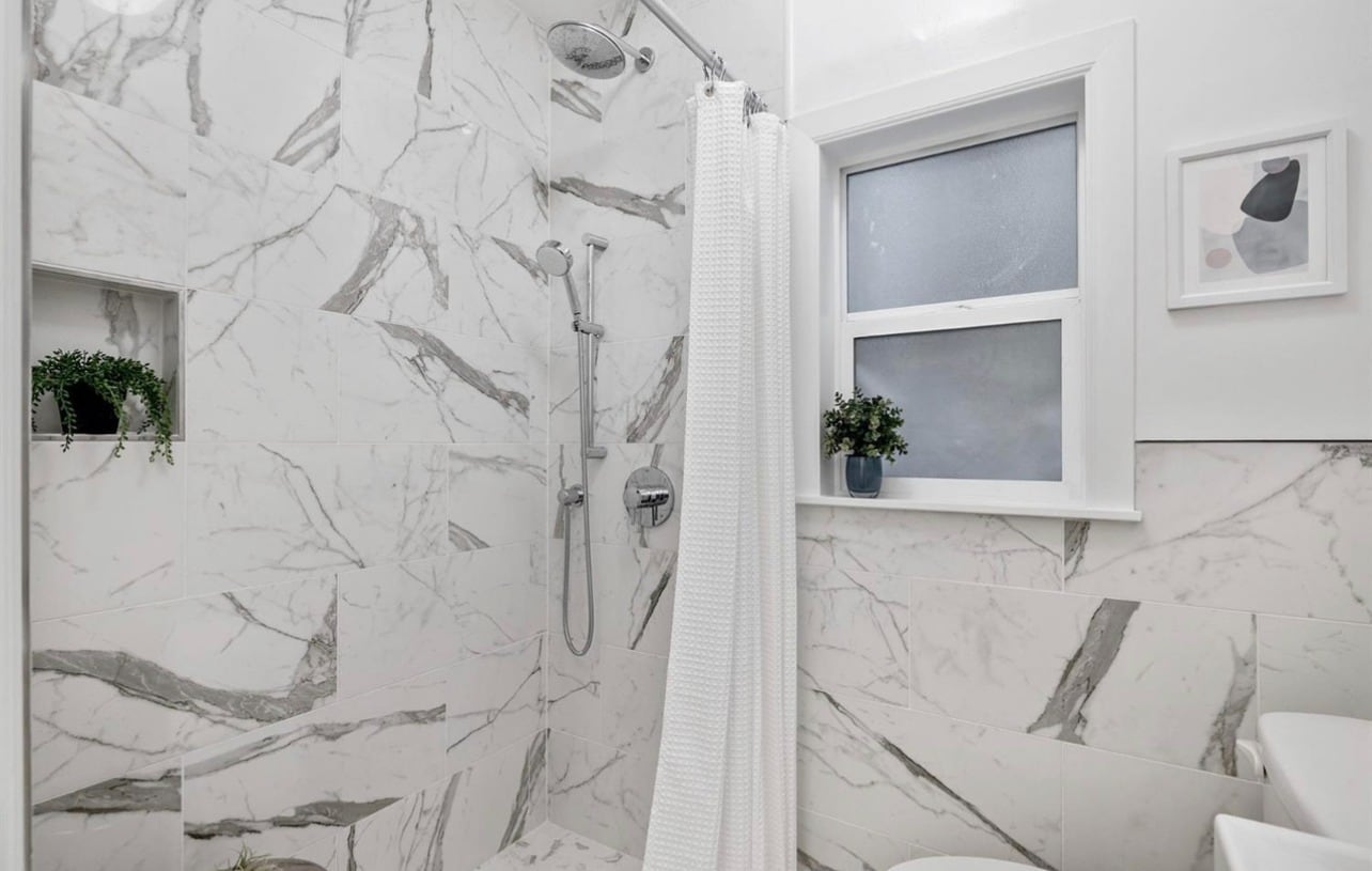 One Bathroom - 2924 Pine St