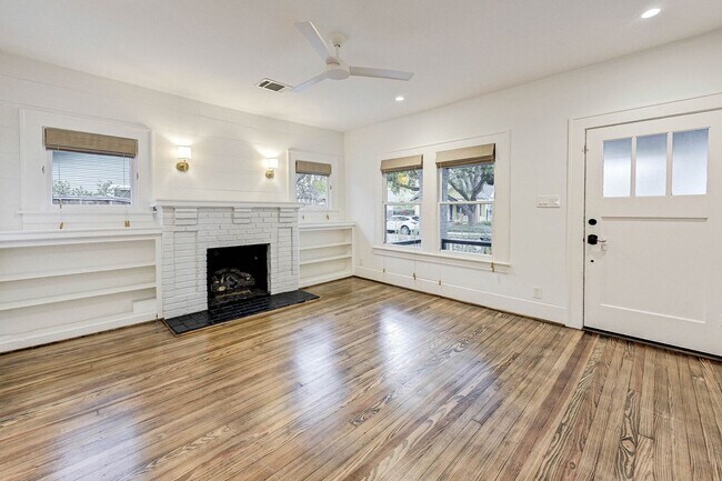 Building Photo - Completely renovated Heights historic bung...