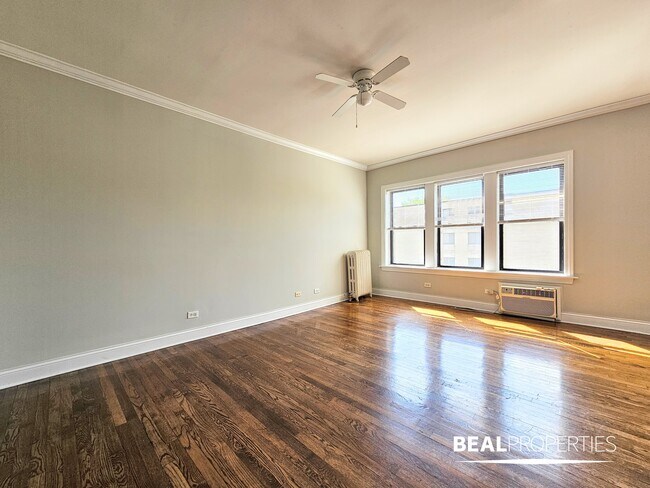 Building Photo - 750 W Addison St
