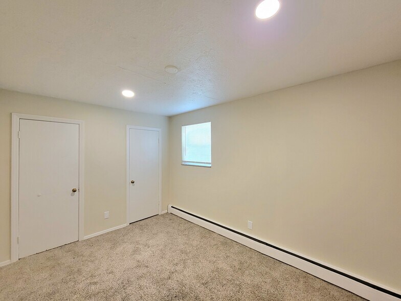 Bedroom/closets - 2936 W McMicken Ave