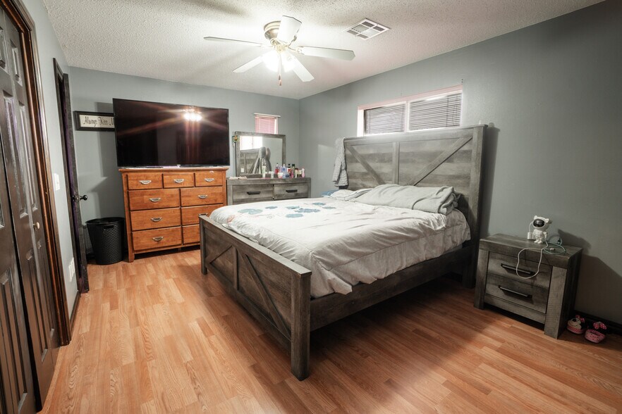 Building Photo - 2308 SW 76th St