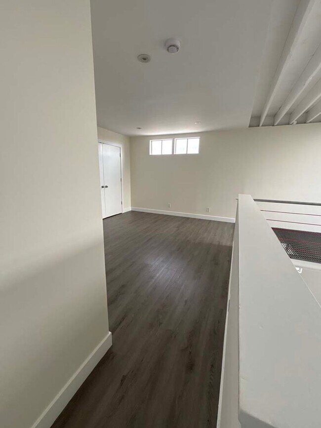 Building Photo - 915 Broadway St