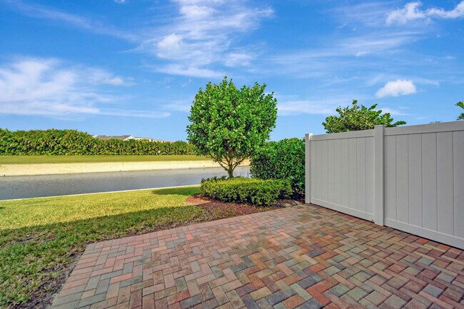 Building Photo - 9893 Brickhill Dr