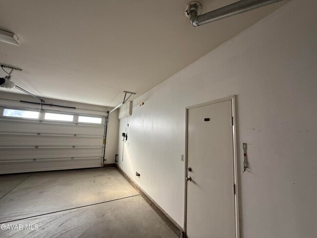 Building Photo - 1233 Wellington Dr