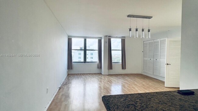 Building Photo - 2899 Collins Ave