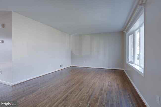 Building Photo - 7117 Hadlow Ct