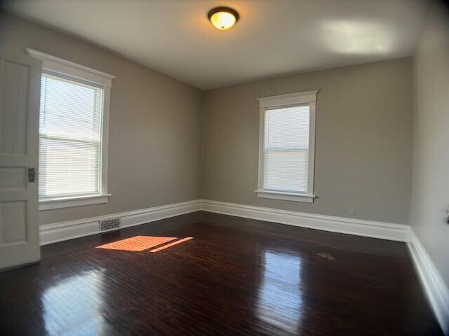 Building Photo - Large Home near Bradley University