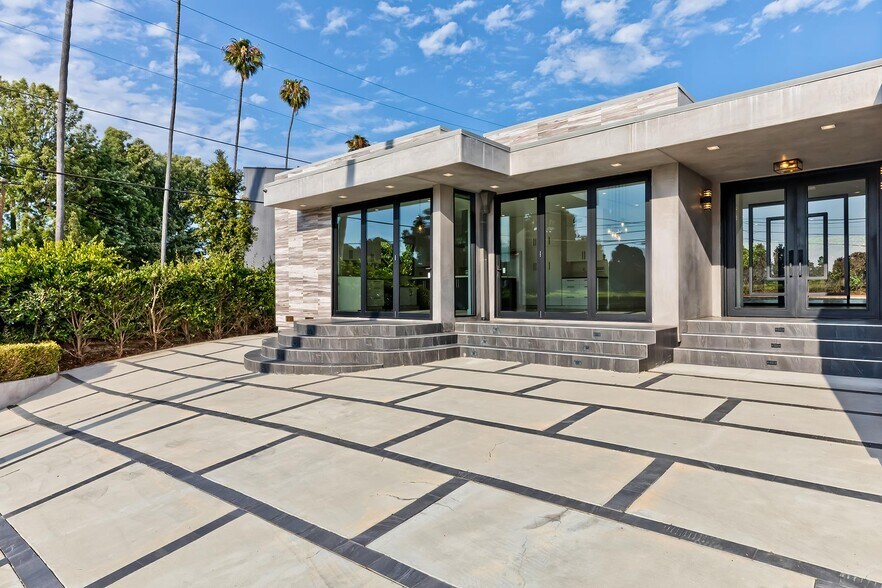 Building Photo - 12730 Montana Ave