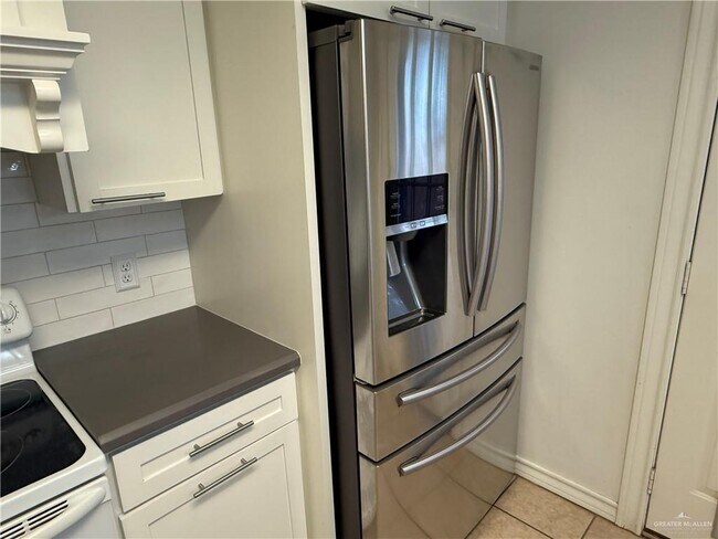 Building Photo - 25 Frontier Dr